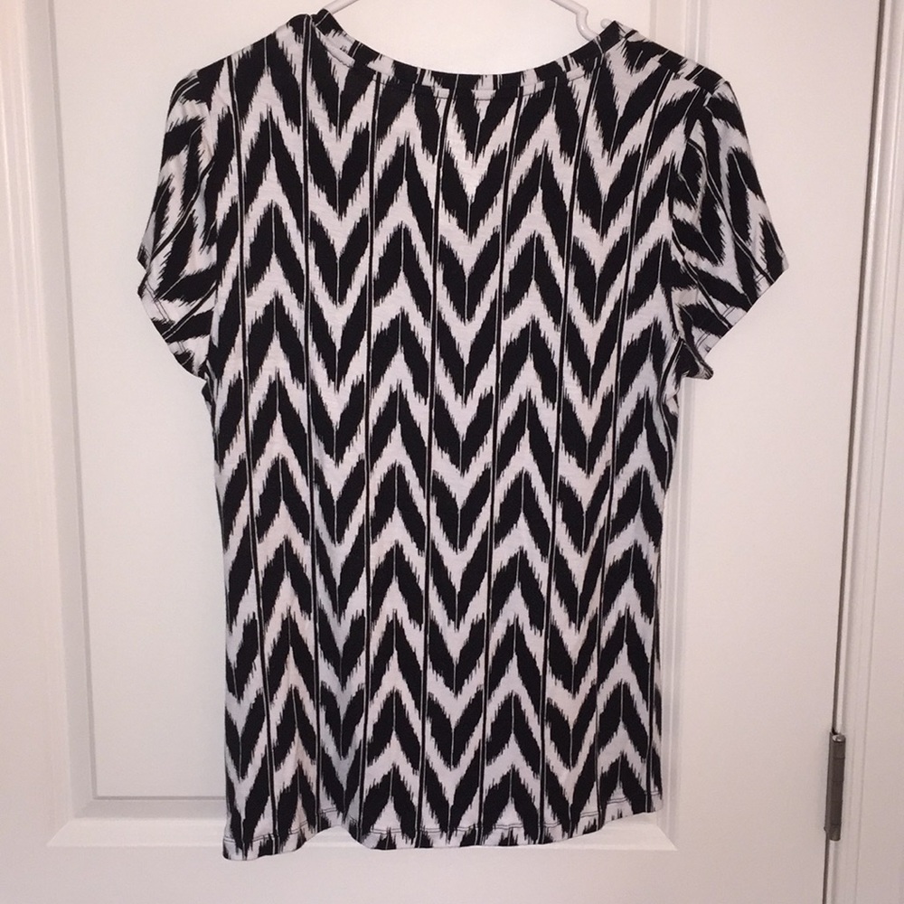 Apt 9 Modern V-Neck Essentials - Medium - Picture 2 of 6